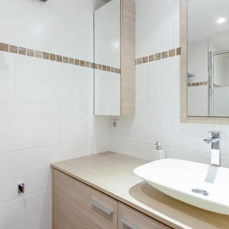 Apartment Modern Studio With Sea View On The Basque Coast In - Welkeys Biarritz